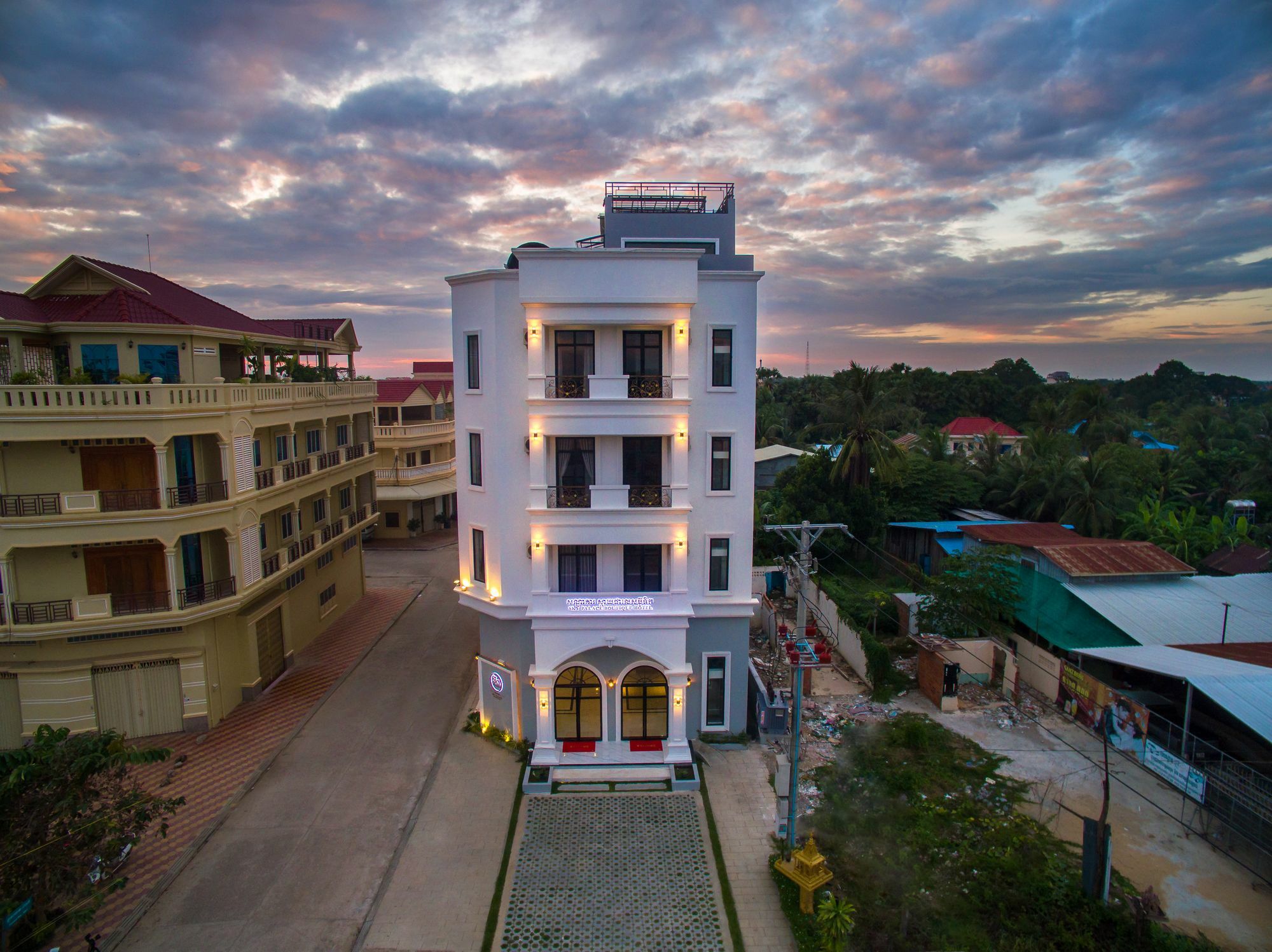 Sky Palace Boutique Hotel Battambang Bagian luar foto
